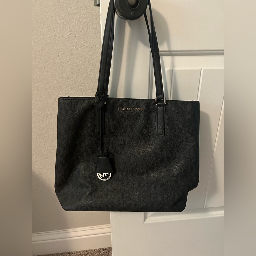 Michael Kors purse in near-perfect condition